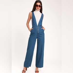 Lulu’s Erin Medium Wash Wide-Leg Jumpsuit.